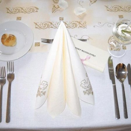 Hotel Epocha 야노프 나트 니소우 외부 사진